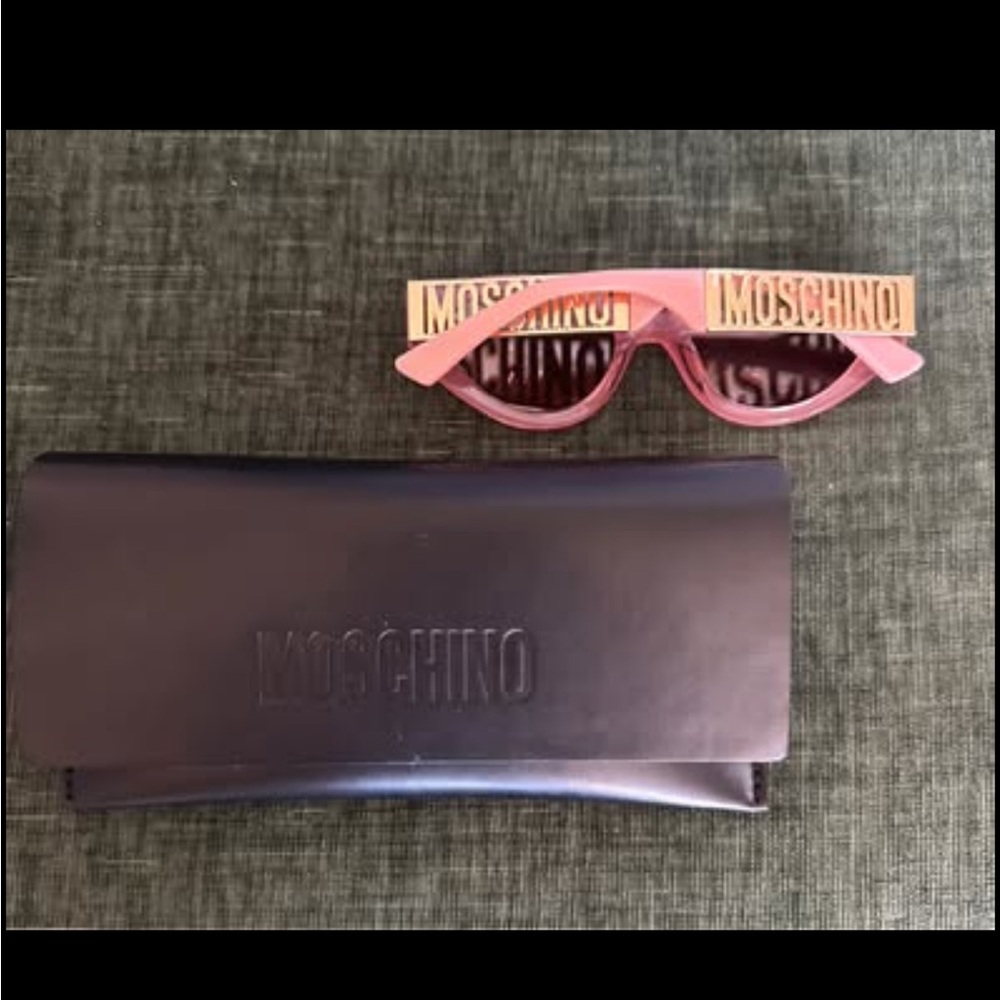 Moschino Pink Logo Statement Sunglasses – Gold Side Detail – With Case - Picture 3 of 6